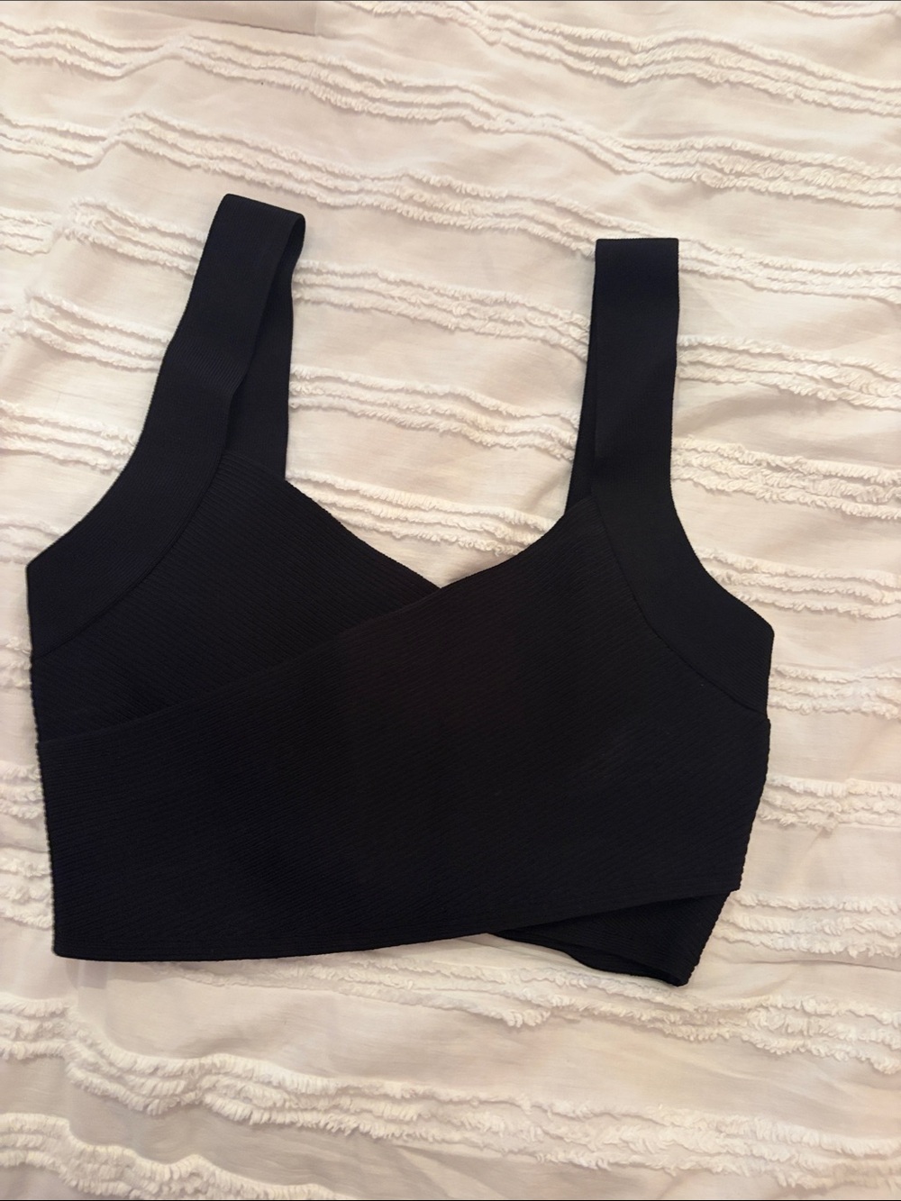 NWT Aritiza Black Women’s Cropped Top